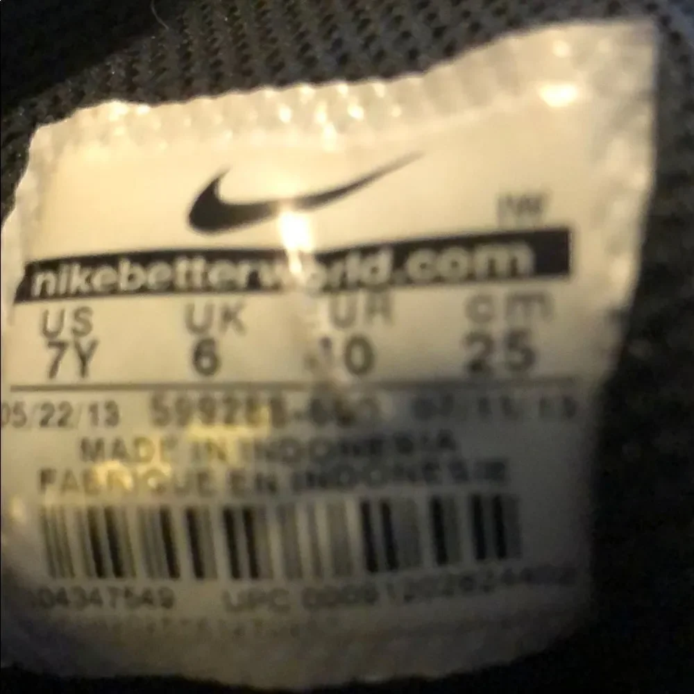 3/$15 or 5/$20 Boys size 7Y Nike stutter step basketball shoes